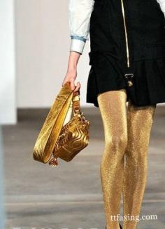 流行趨勢盤點(diǎn) 金屬漆光手袋大熱